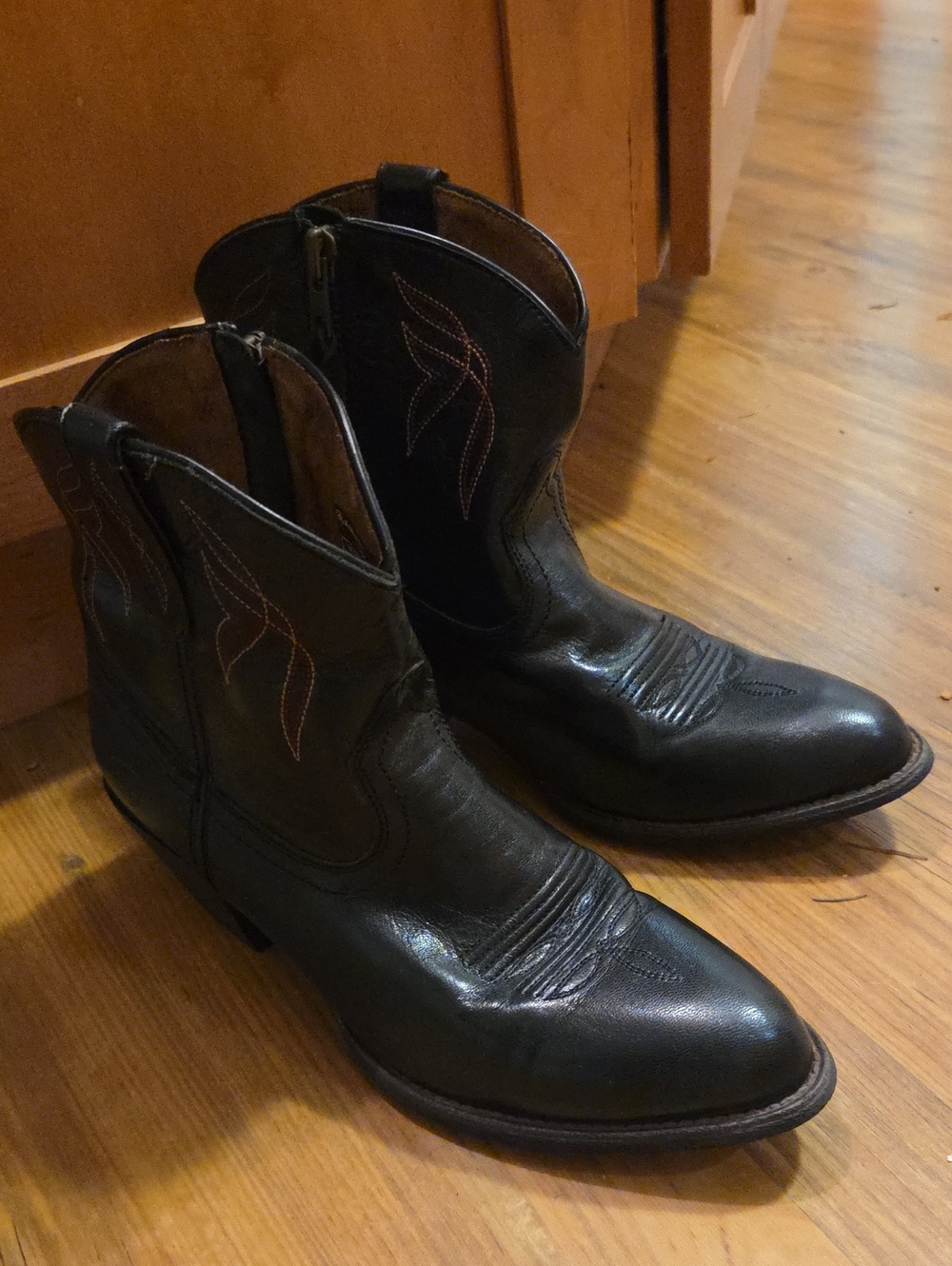 Ariat Darlin Western Boots -Black Leather Western Zip Boots with Stiching